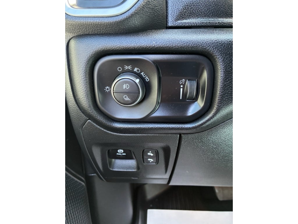 2022 RAM 1500 Big Horn Crew Cab 4x4 5'7' Box