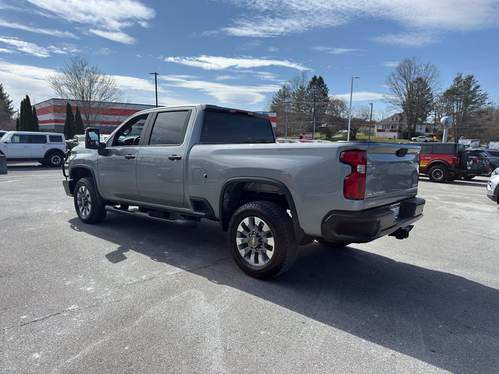 2025 Chevrolet Silverado Custom