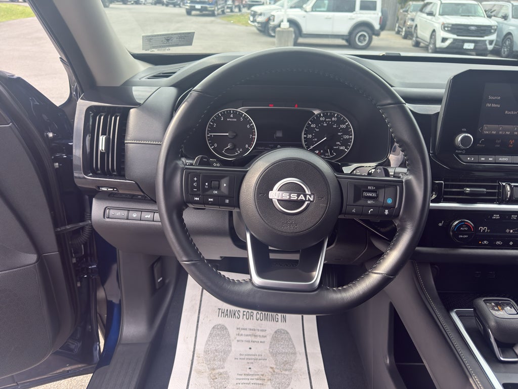 2025 Nissan Pathfinder SV