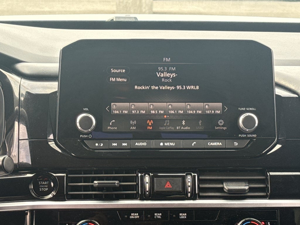 2025 Nissan Pathfinder SV