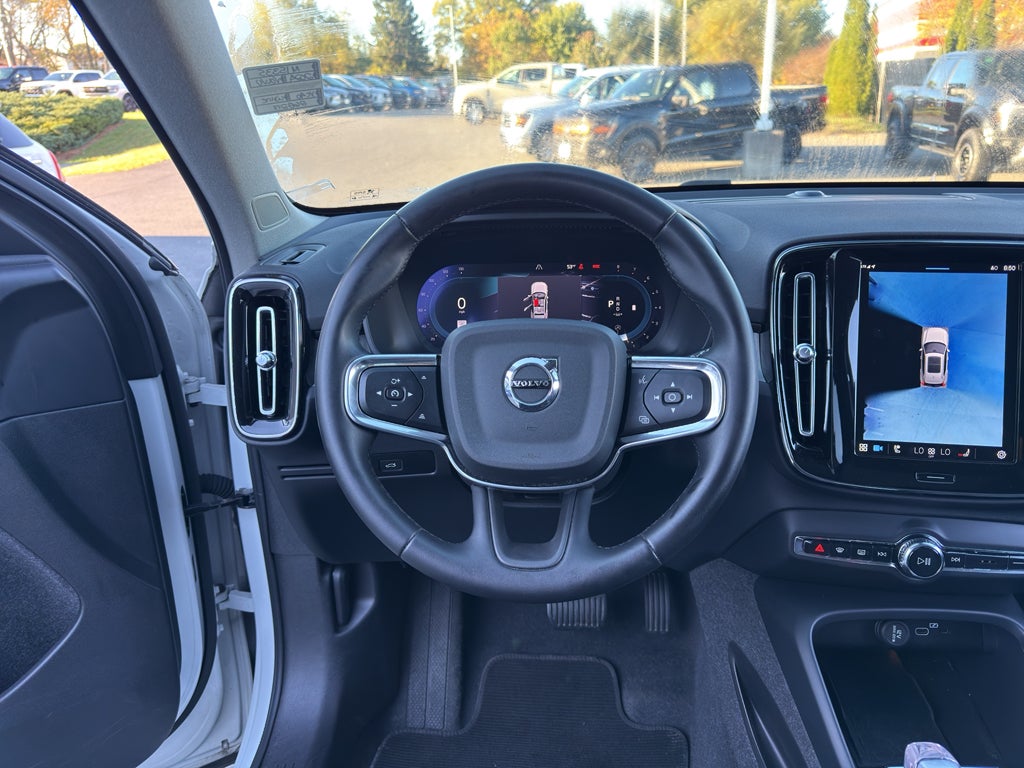 2024 Volvo XC40 Plus Dark Theme
