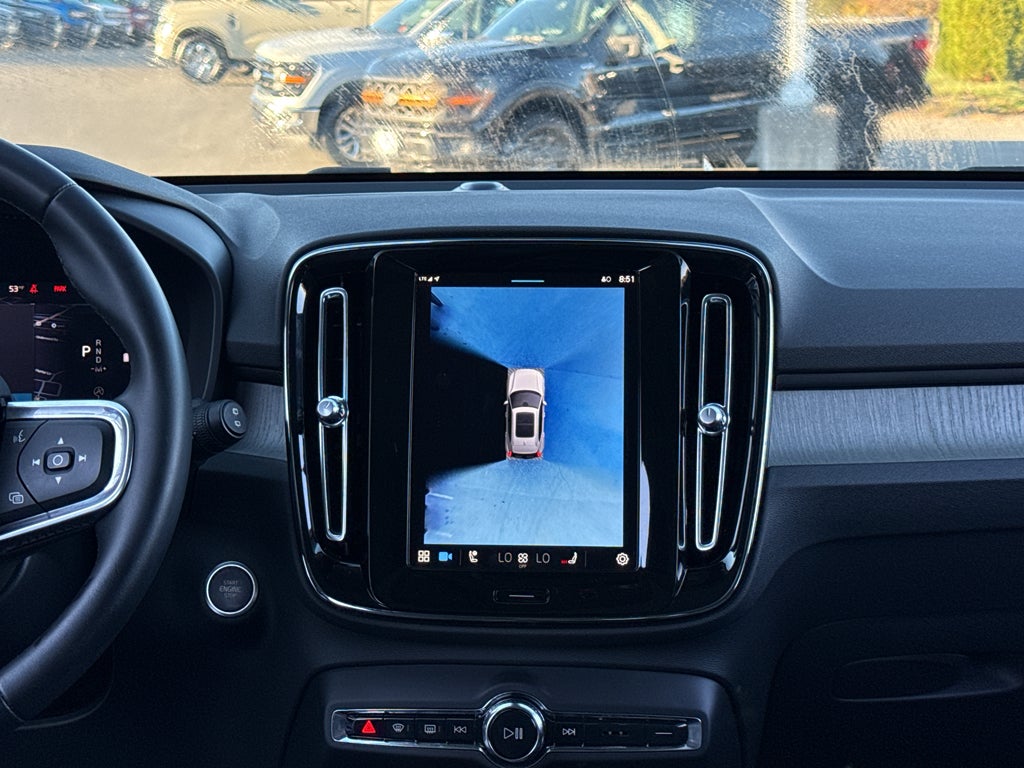 2024 Volvo XC40 Plus Dark Theme