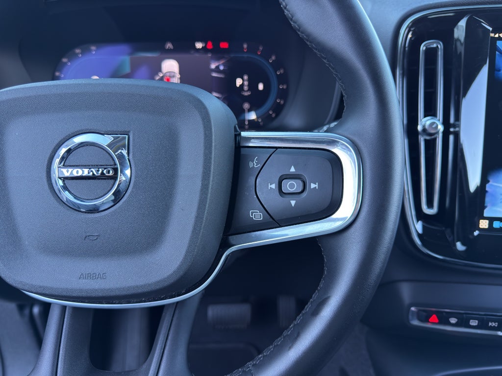 2024 Volvo XC40 Plus Dark Theme