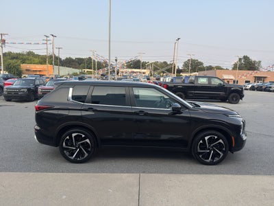 2023 Mitsubishi Outlander SE