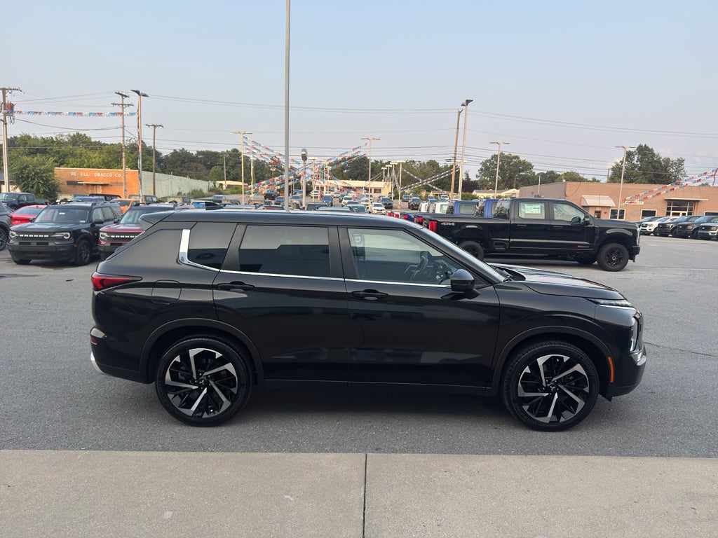 2023 Mitsubishi Outlander SE