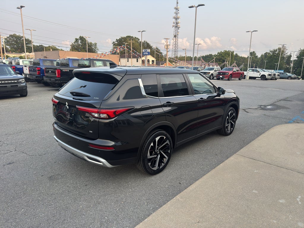 2023 Mitsubishi Outlander SE