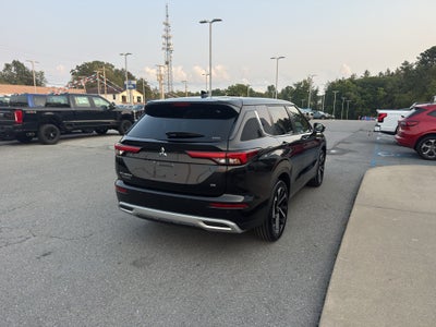 2023 Mitsubishi Outlander SE