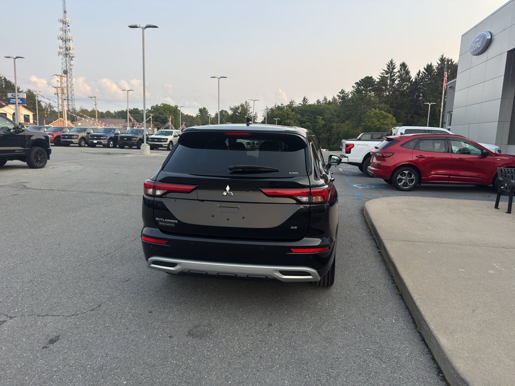 2023 Mitsubishi Outlander SE