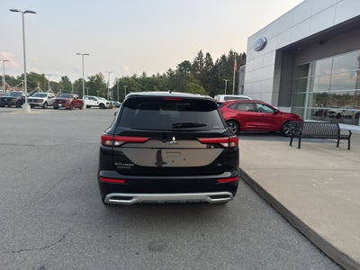 2023 Mitsubishi Outlander SE