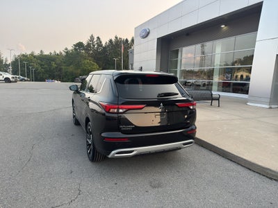 2023 Mitsubishi Outlander SE