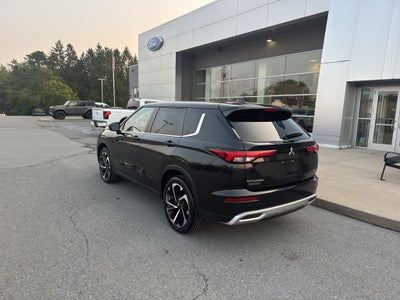 2023 Mitsubishi Outlander SE