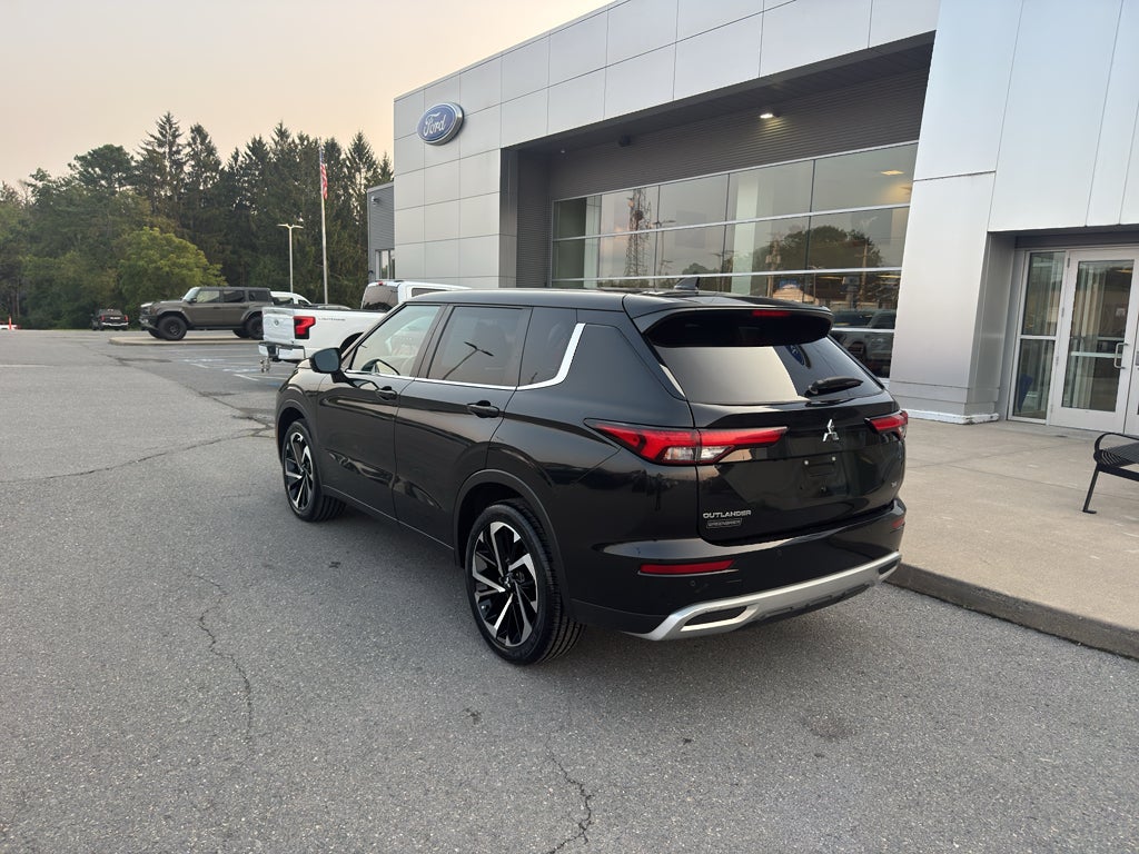 2023 Mitsubishi Outlander SE