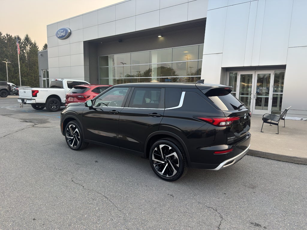 2023 Mitsubishi Outlander SE
