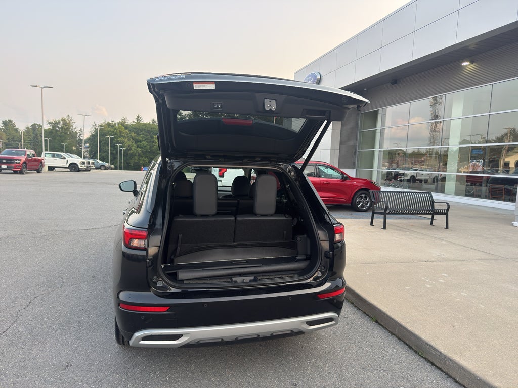 2023 Mitsubishi Outlander SE