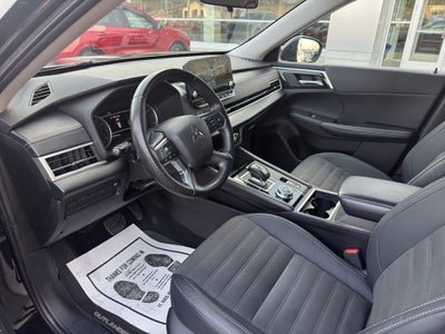2023 Mitsubishi Outlander SE