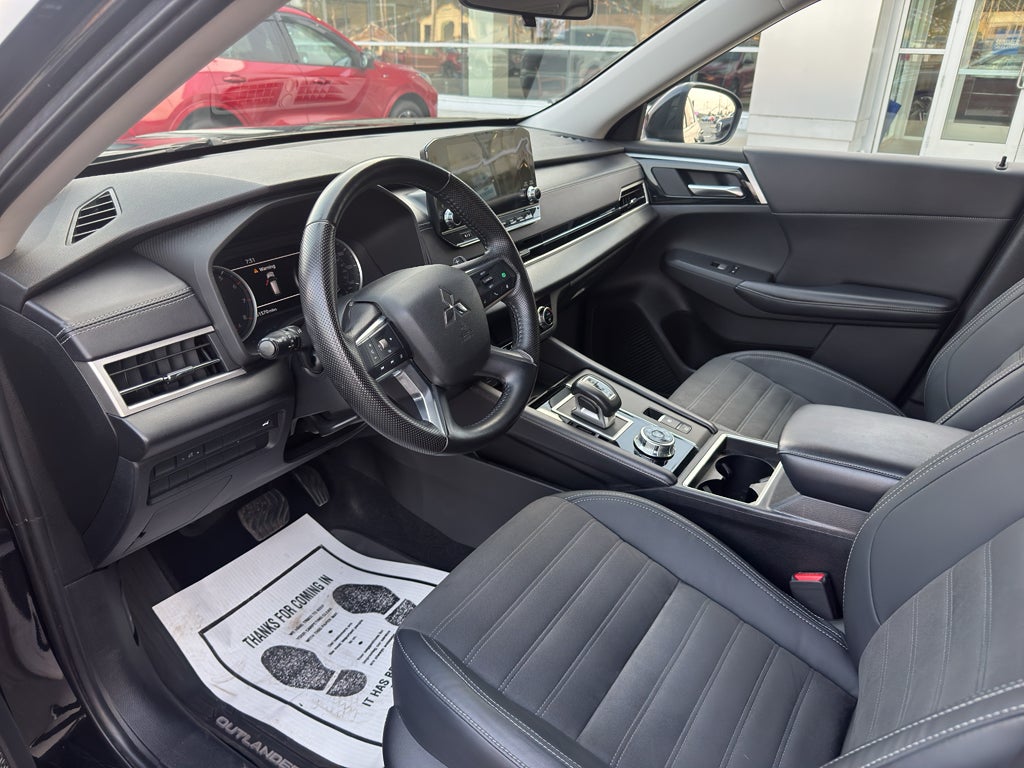 2023 Mitsubishi Outlander SE