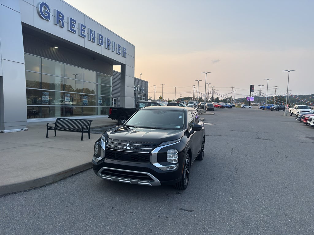 2023 Mitsubishi Outlander SE