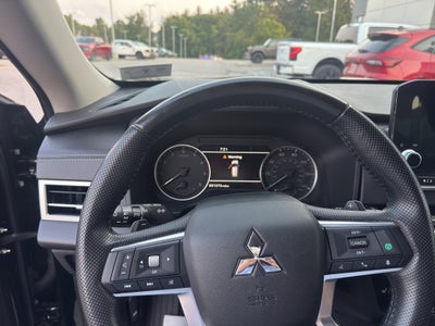 2023 Mitsubishi Outlander SE