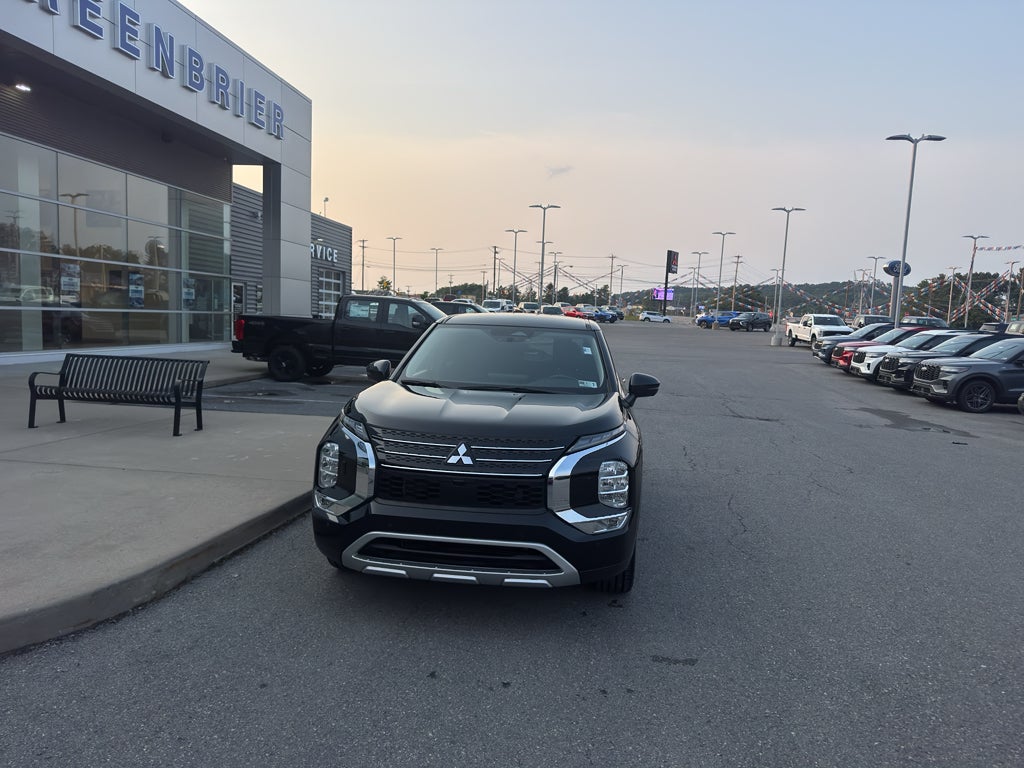 2023 Mitsubishi Outlander SE