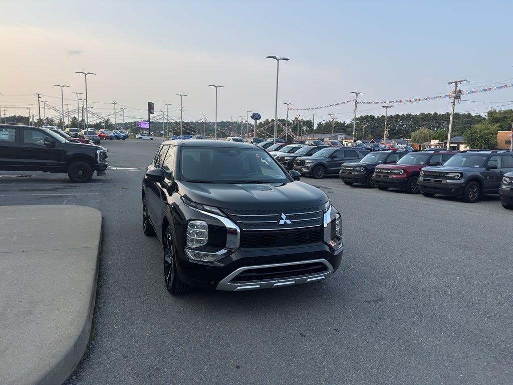 2023 Mitsubishi Outlander SE