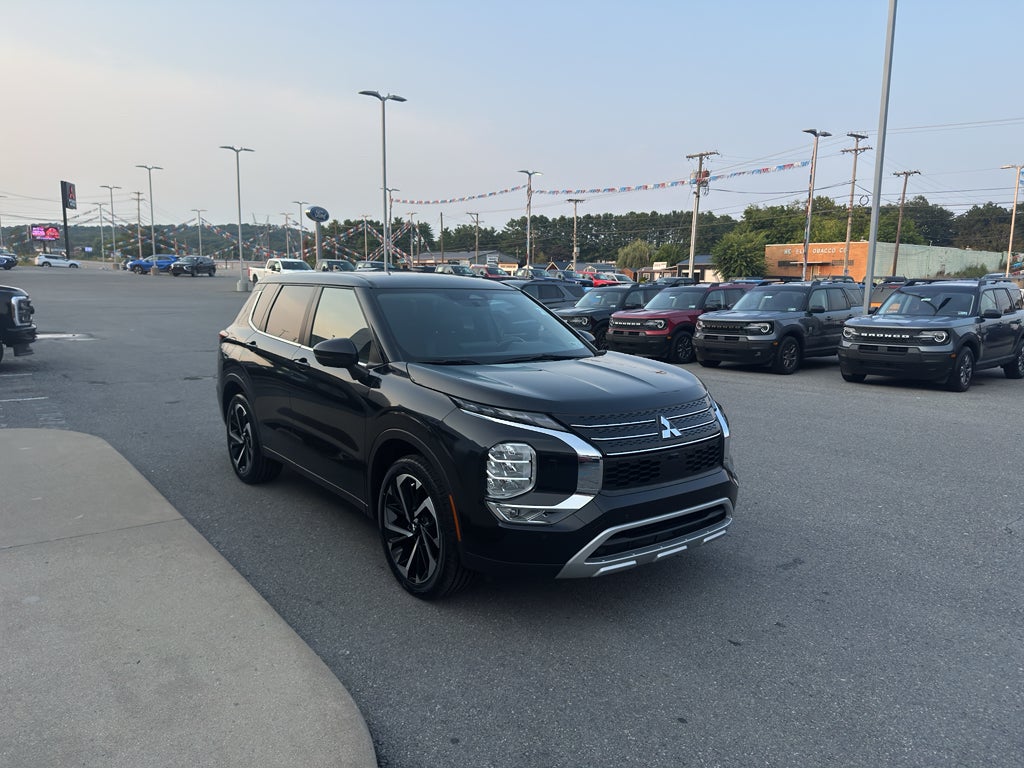 2023 Mitsubishi Outlander SE