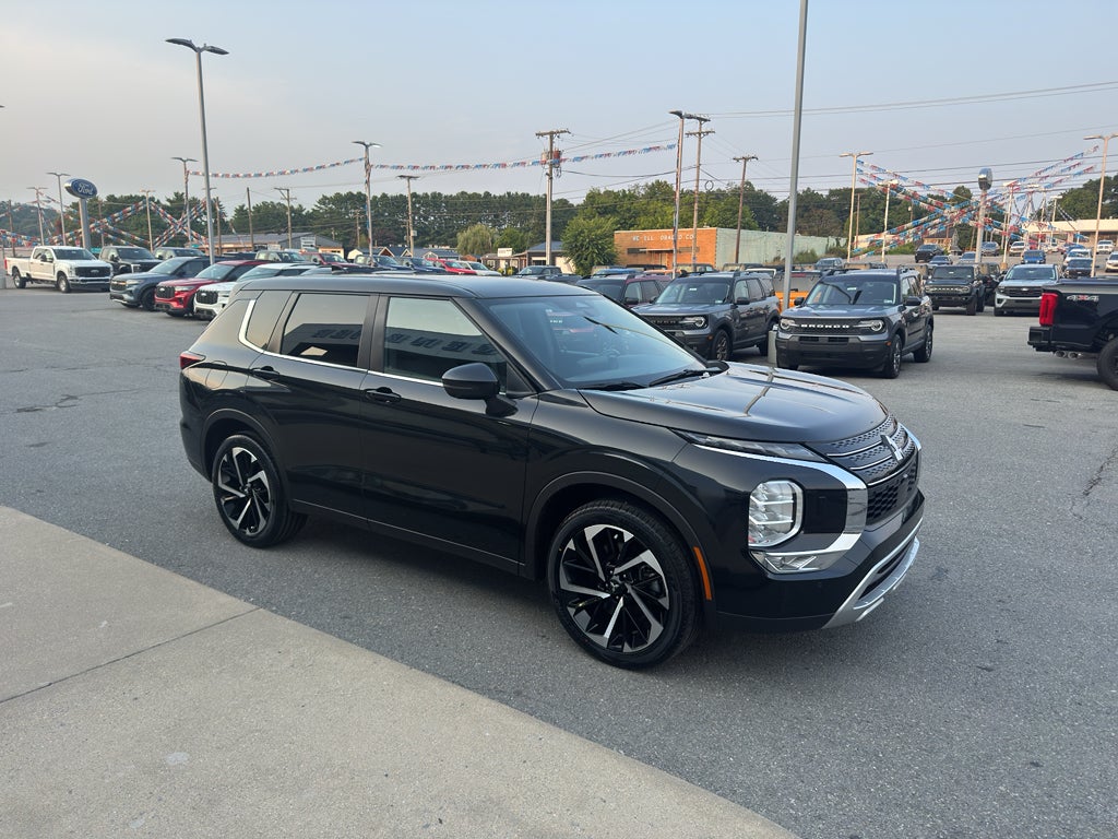 2023 Mitsubishi Outlander SE
