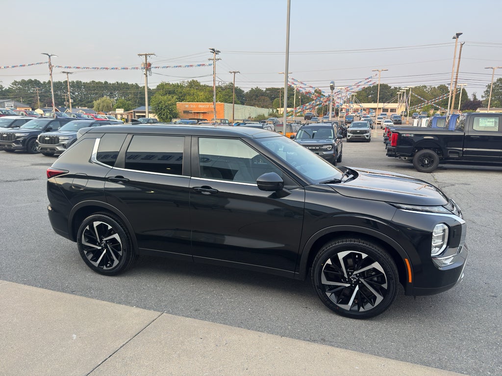 2023 Mitsubishi Outlander SE