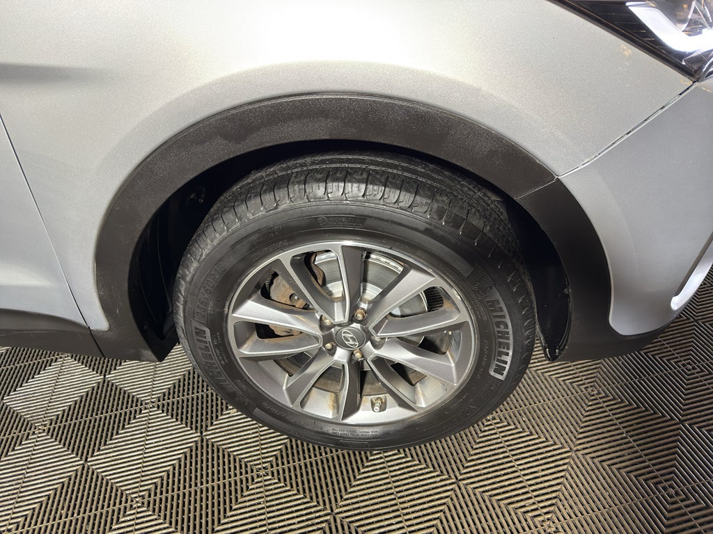 2017 Hyundai Santa Fe XL SE