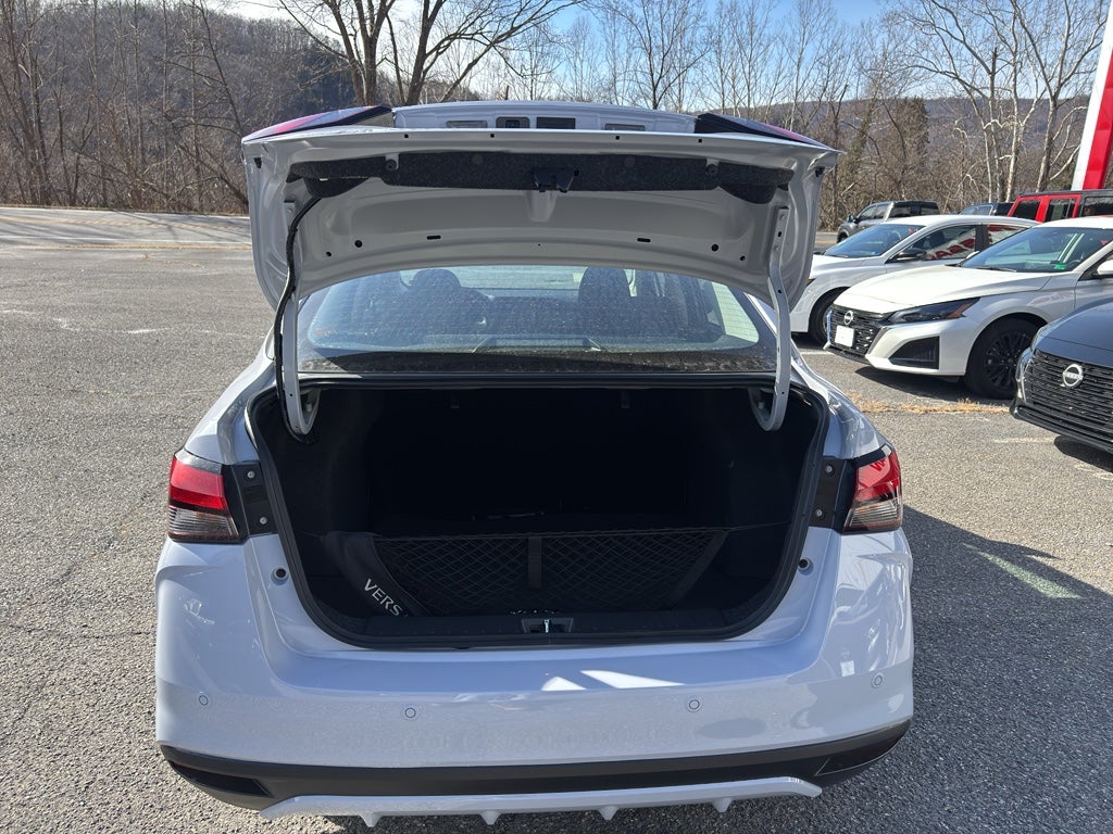 2025 Nissan Versa SR