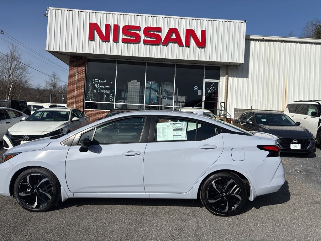 2025 Nissan Versa SR