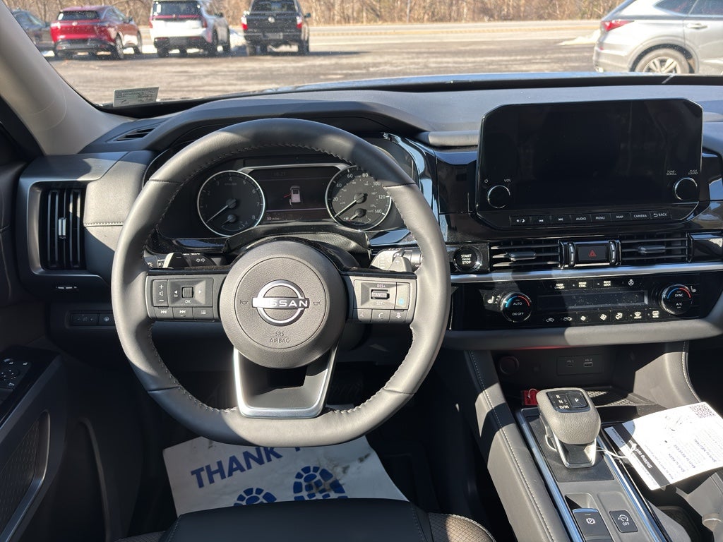 2025 Nissan Pathfinder SL