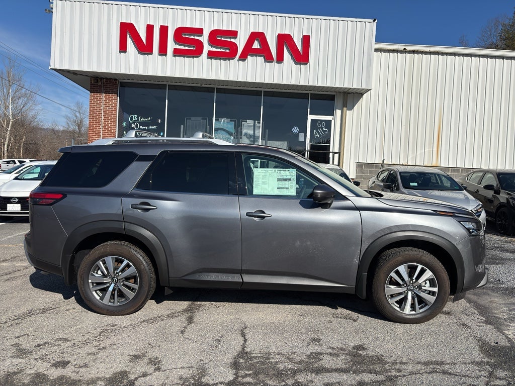 2025 Nissan Pathfinder SL