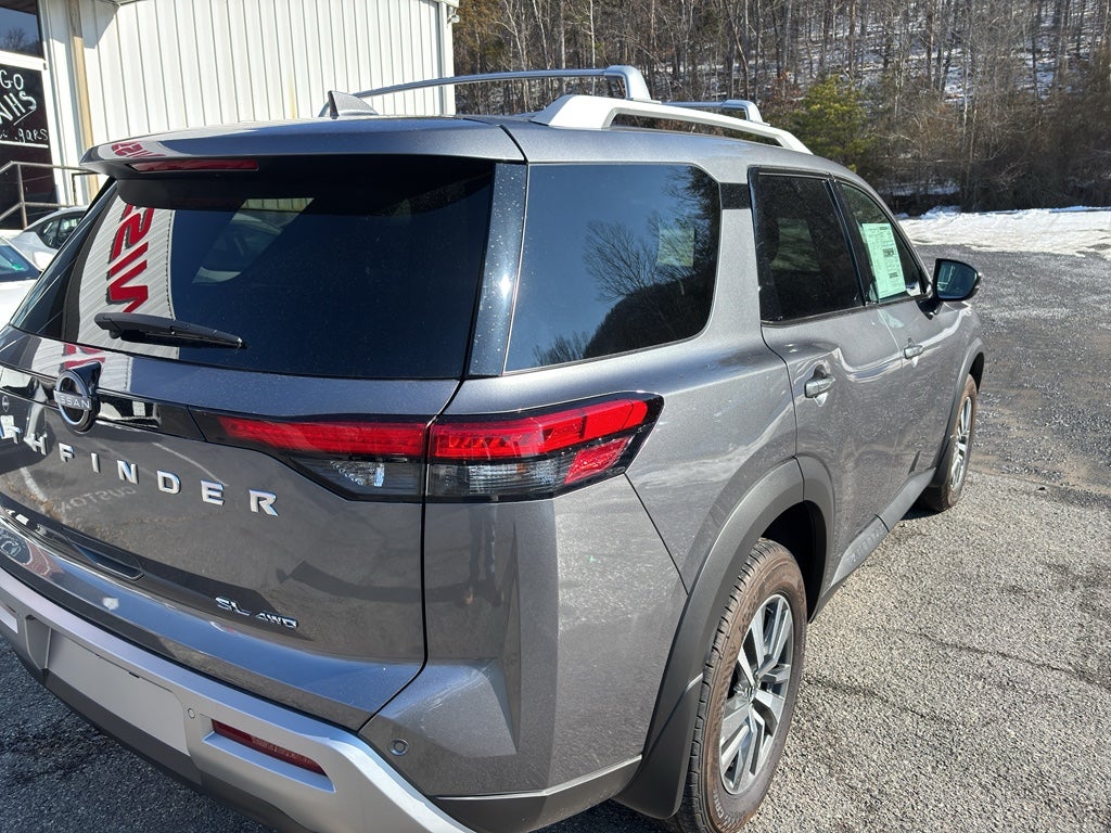 2025 Nissan Pathfinder SL