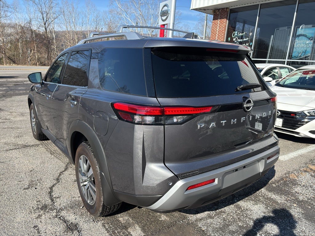2025 Nissan Pathfinder SL