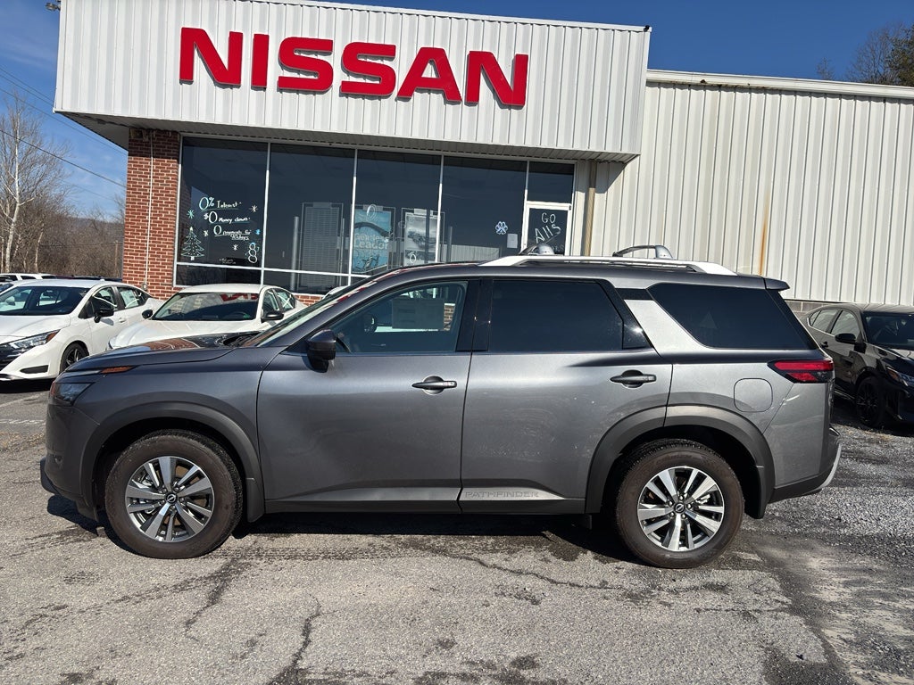 2025 Nissan Pathfinder SL