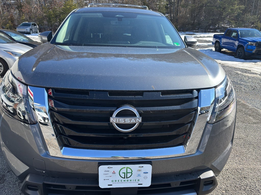 2025 Nissan Pathfinder SL